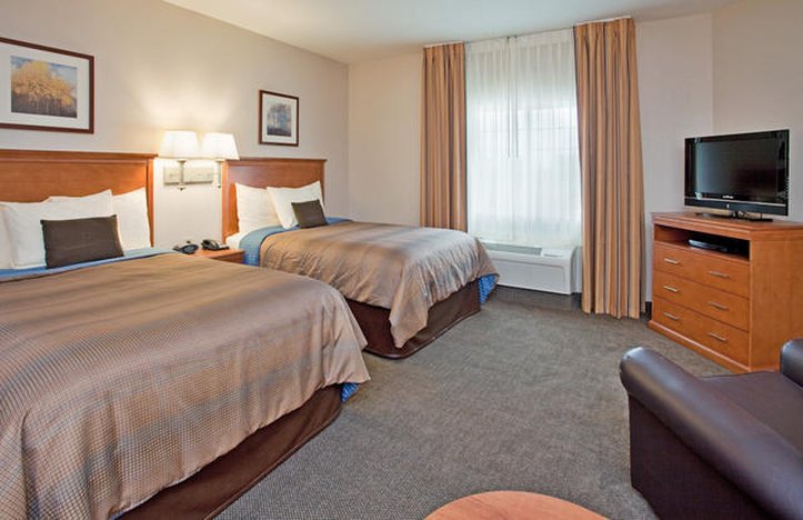 Candlewood Suites Kansas City Northeast 11/73