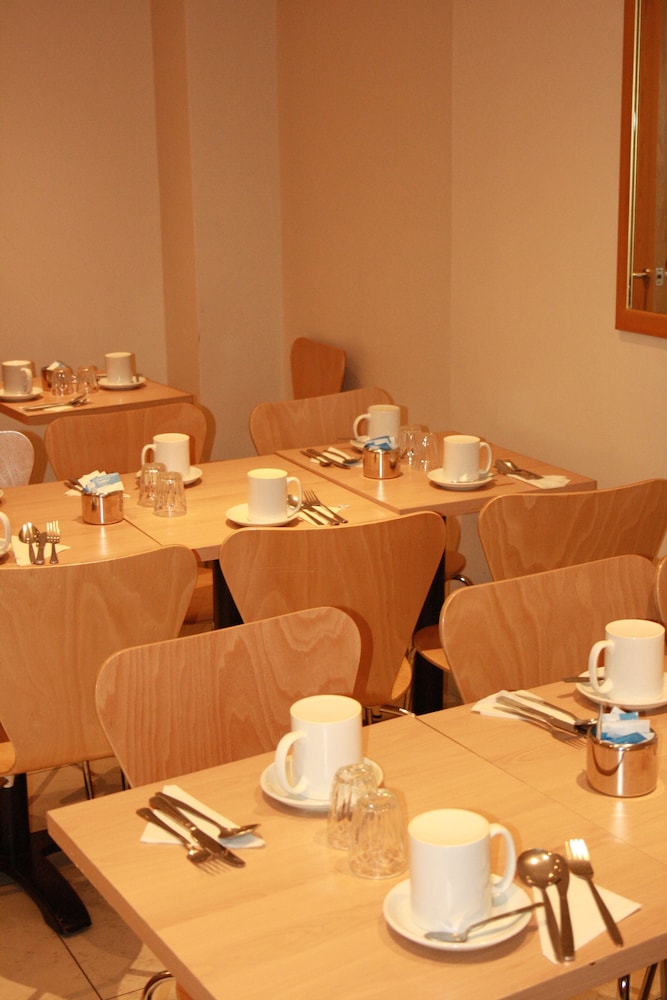 Coronation Hotel 40/50