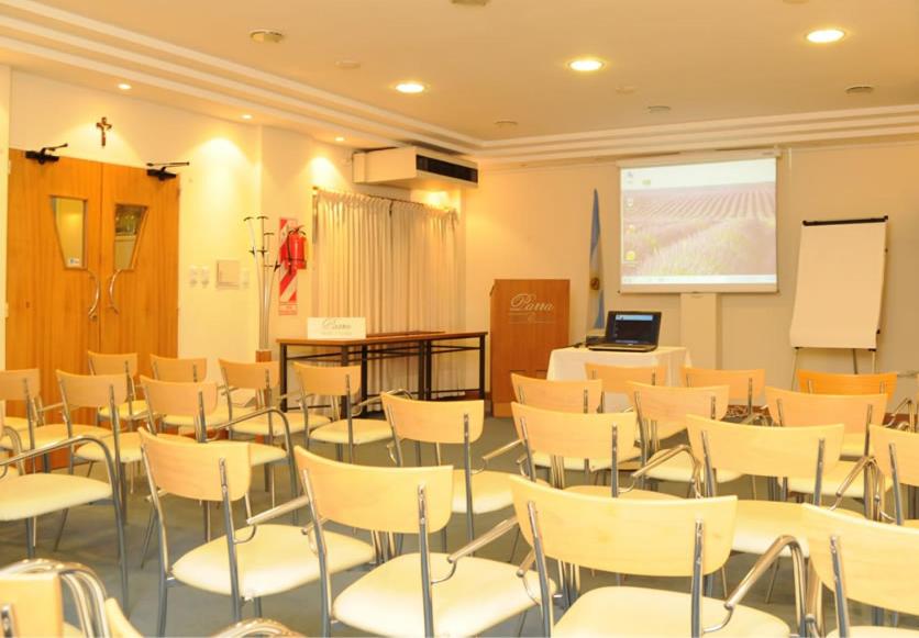 Parra Hotel and Suites 21/27