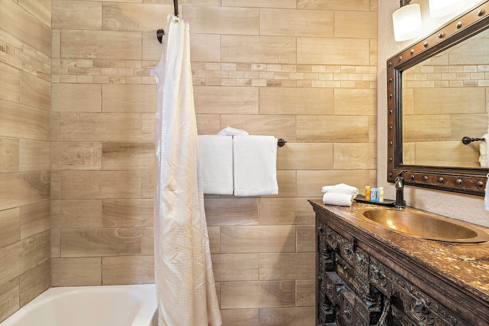 Fort Marcy Hotel Suites 50/50