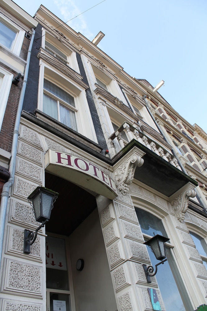 Aston City Hotel 3/45