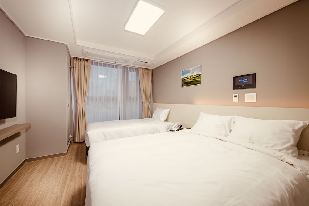 Sollago Myeongdong Hotel and Residence 14/50
