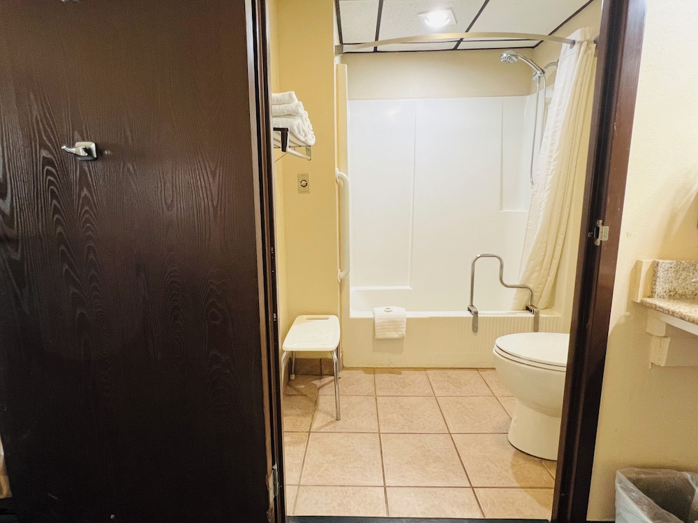 Hometown Inn Suites 48/50