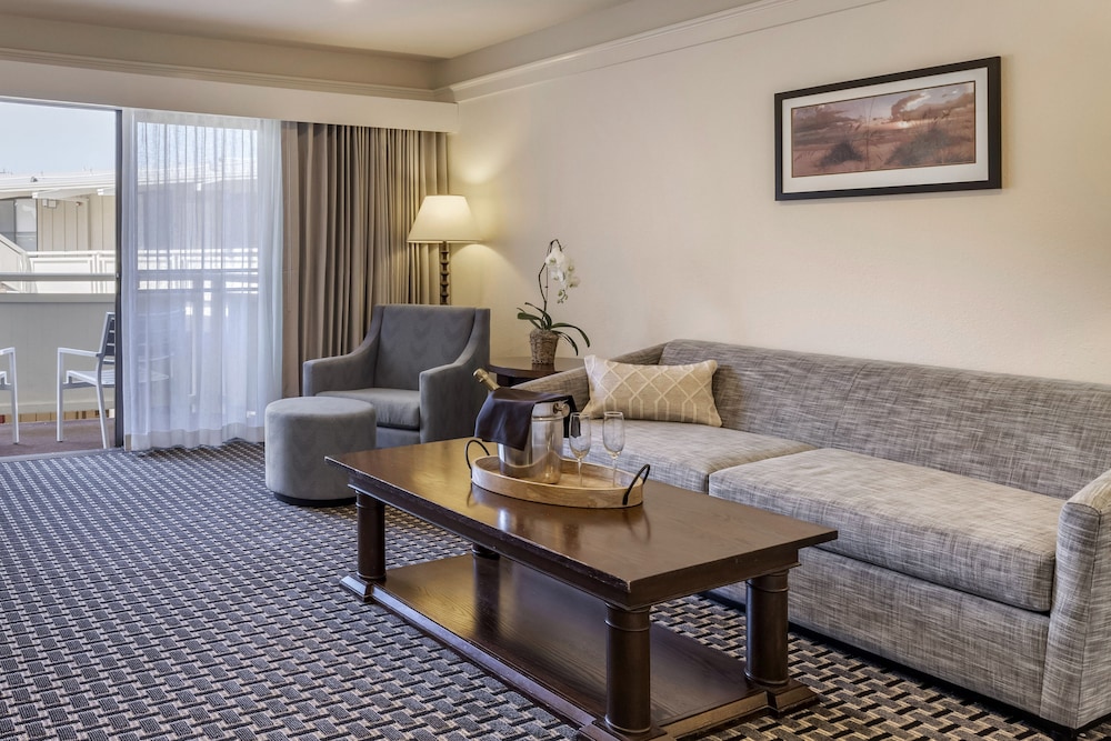 The Lodge At Tiburon 43/66