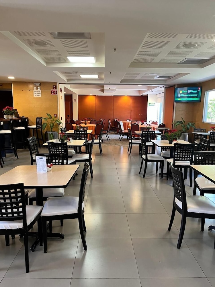 Hotel VM Express Queretaro 39/47