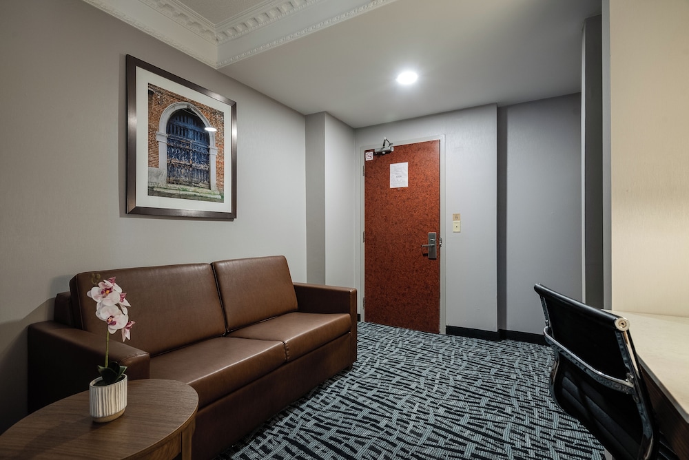Monte Carlo Inn Toronto West Suites 41/65