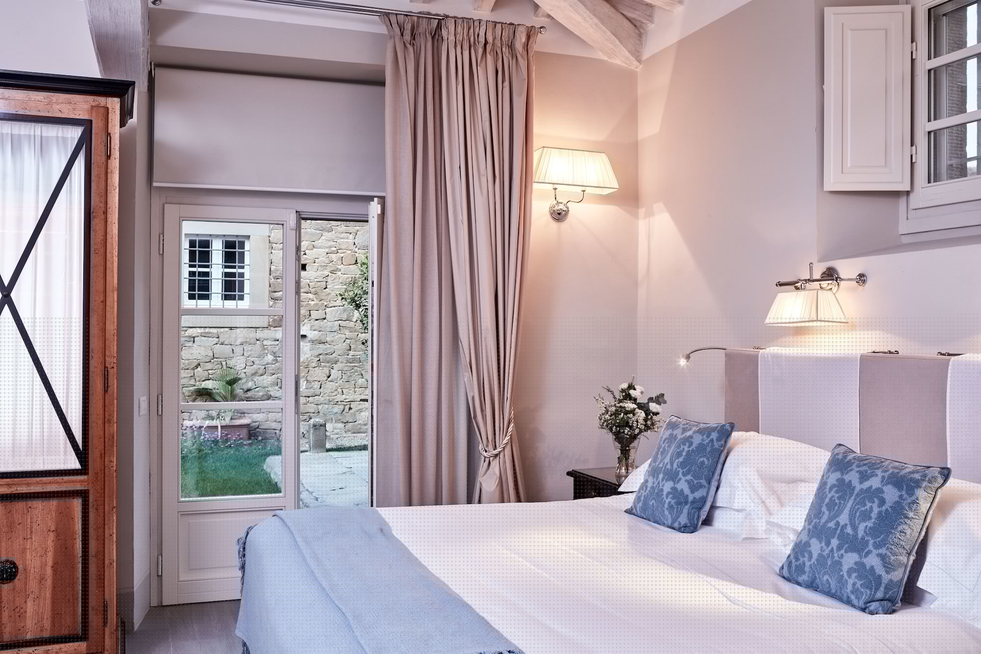 COURTYARD, SUITE