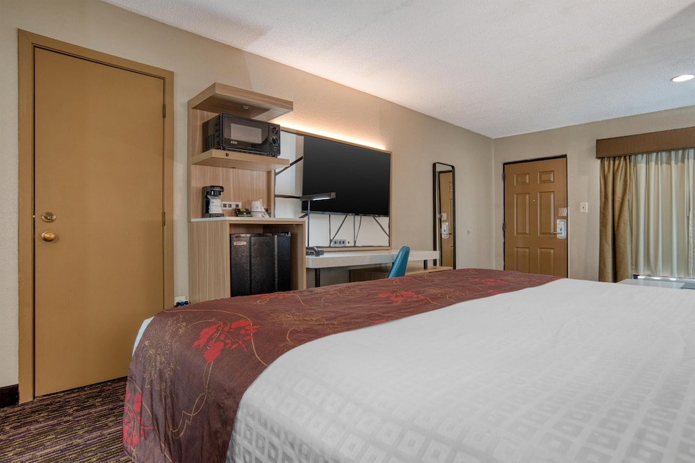 غرفة قياسية كبيرة بسرير كينج مع أريكة، Best Western Vicksburg 2/4
