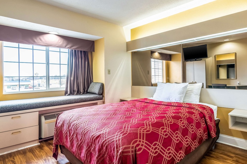 Econo Lodge Inn & Suites Evansville East 9/40