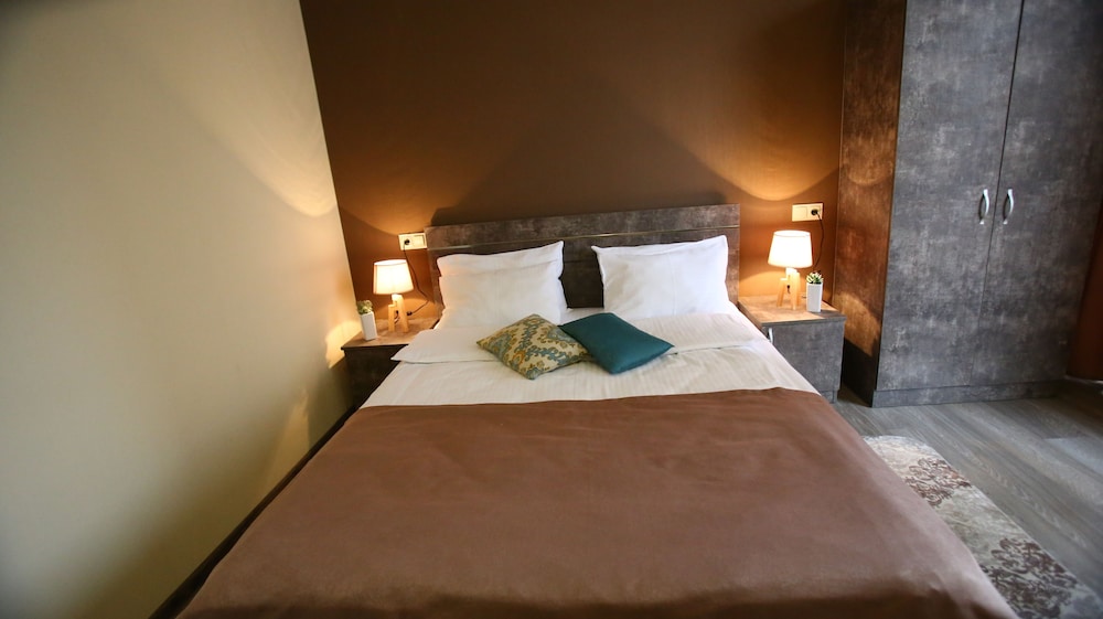 Nabadi Hotel 24/68