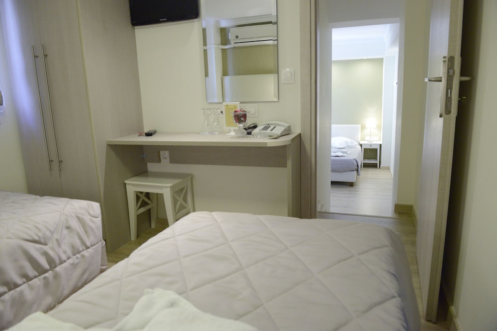Phidias Hotel 18/69