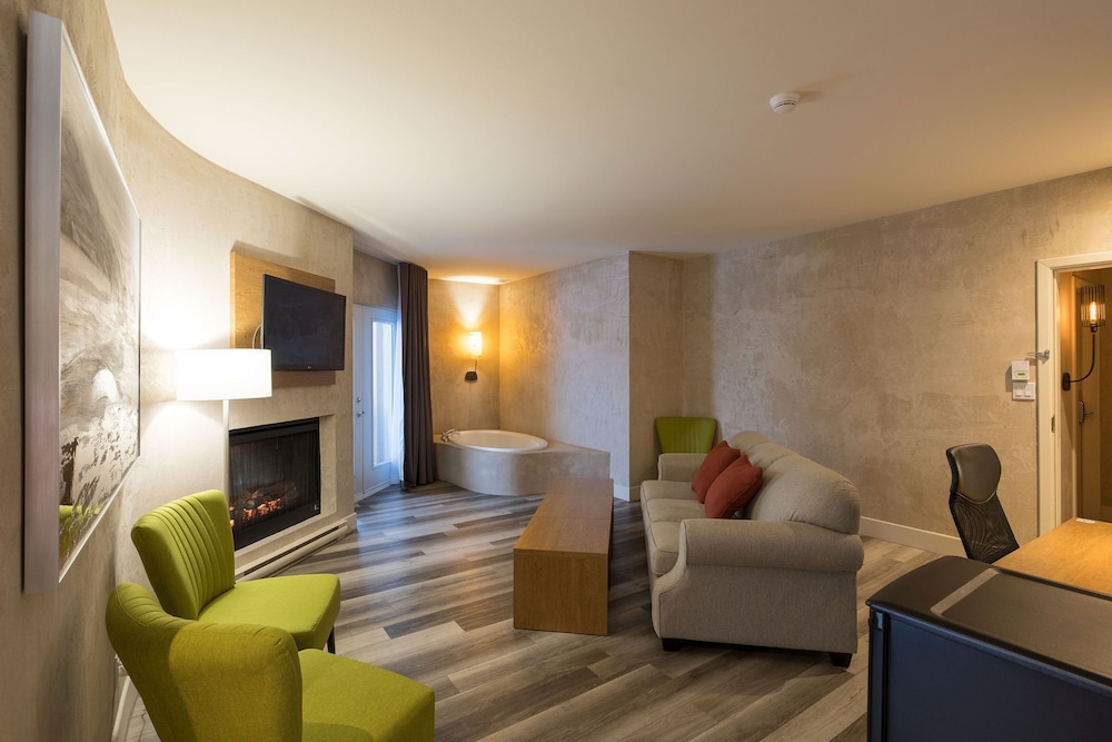 Chateau Bromont 27/38