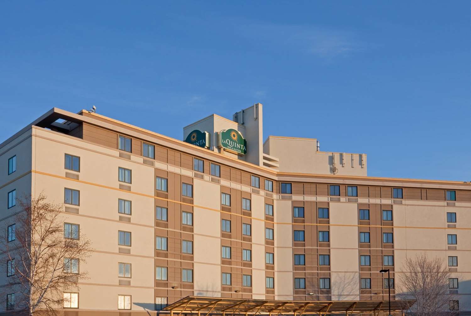 La Quinta Inn & Suites by Wyndham Boston Somerville 2/52