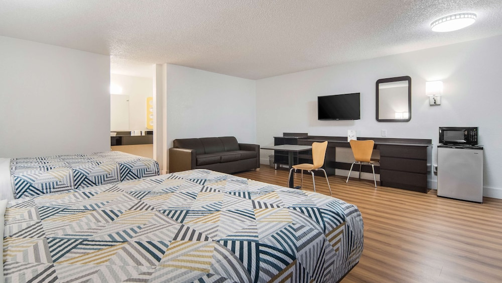 Motel6 Addison, TX - Dallas 26/56