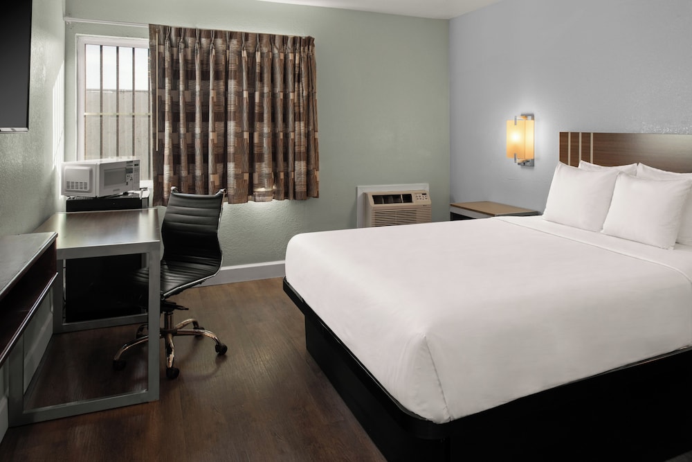 Sand Dollar Inn 24/60