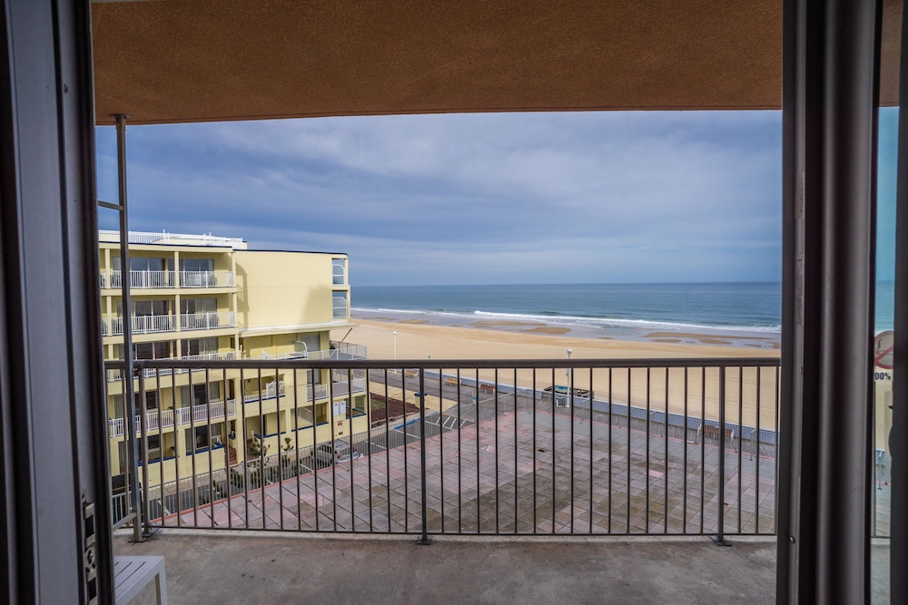 Grand Hotel Ocean City Oceanfront 60/63