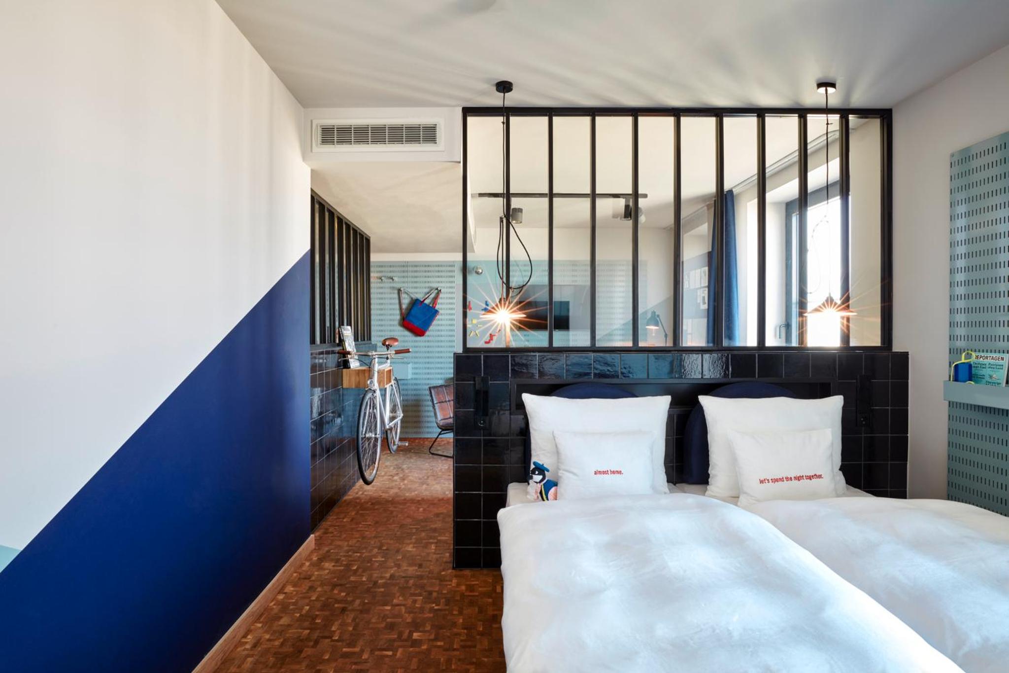 Sky, Twin Beds, Large