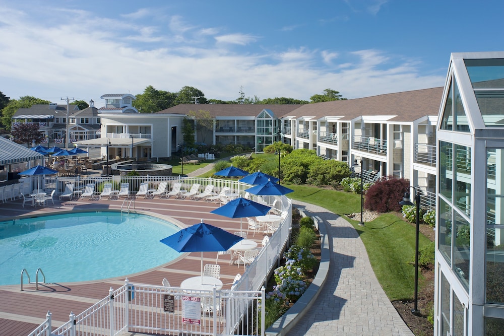 Hyannis Harbor Hotel 5/33