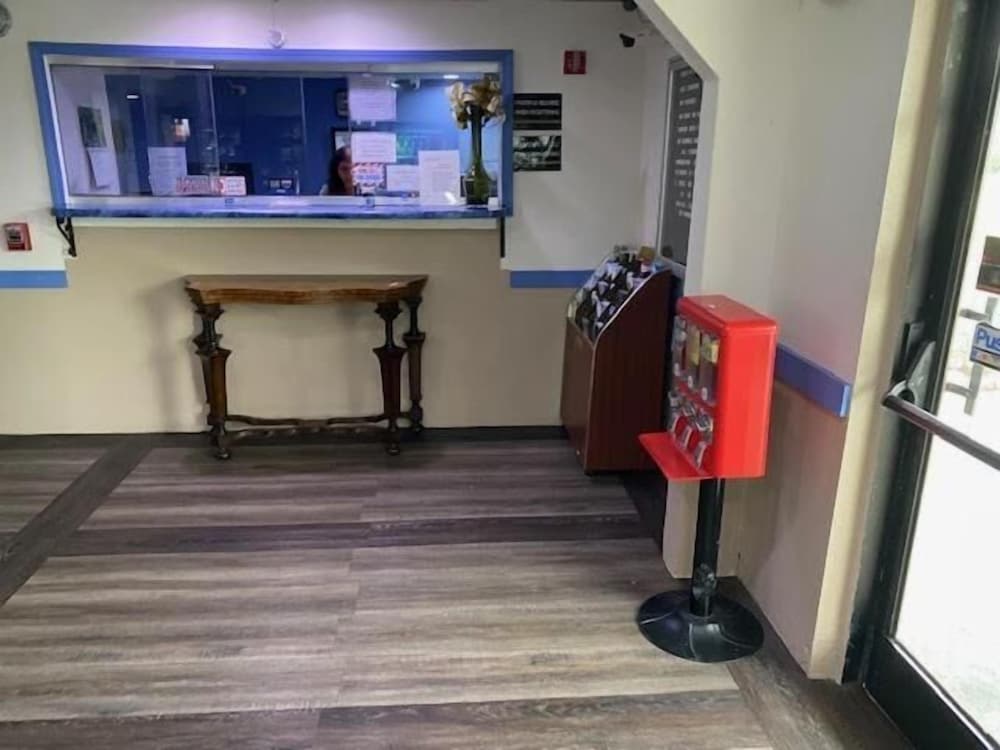 Americas Express Inn 12/22