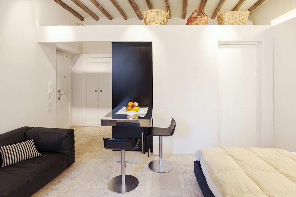 Oro - WR Apartments near Castel Sant Angelo 10/19