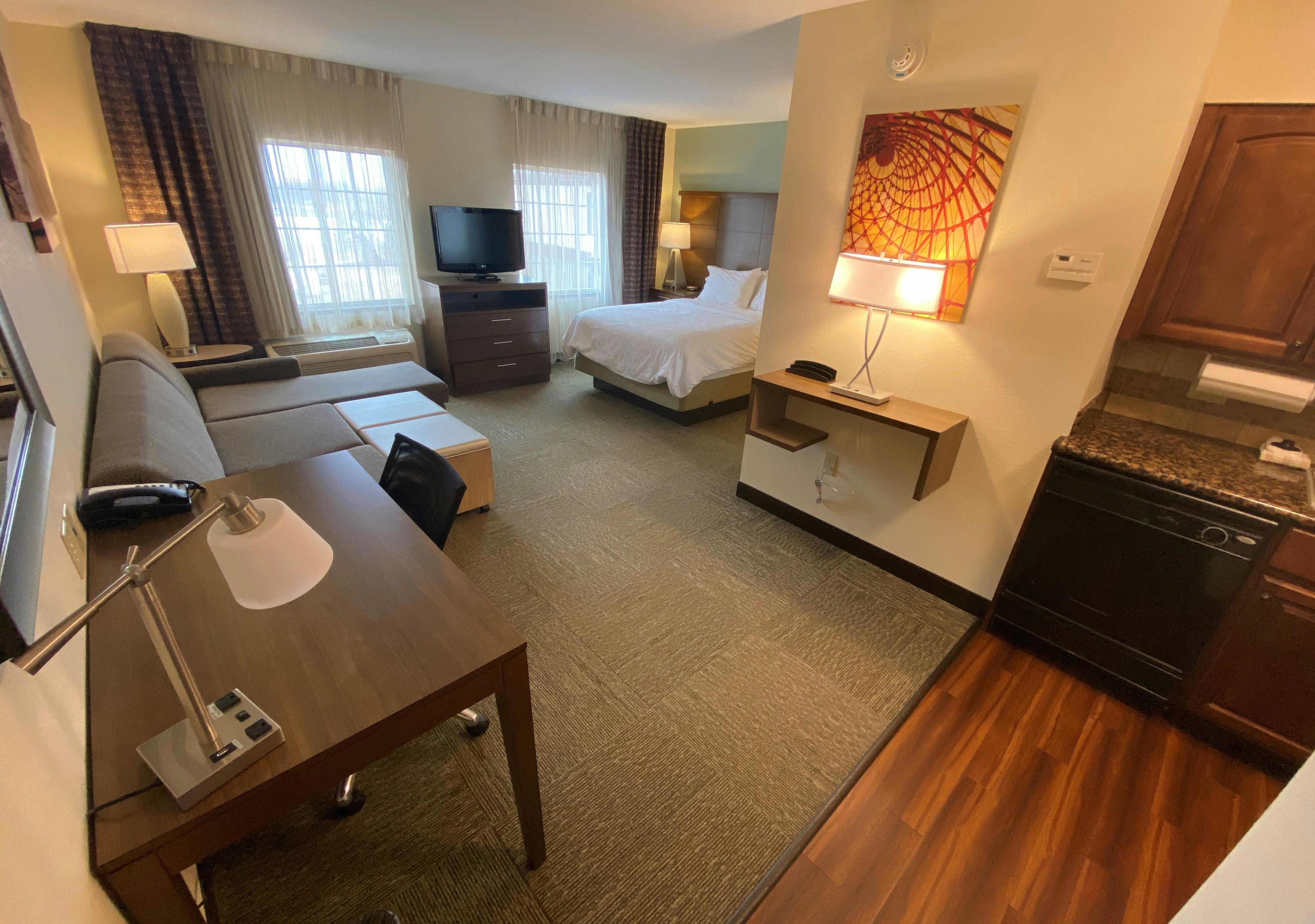 جناح استوديو بسرير كوين بإطلالة على النهر، Staybridge Suites Great Falls 3/3