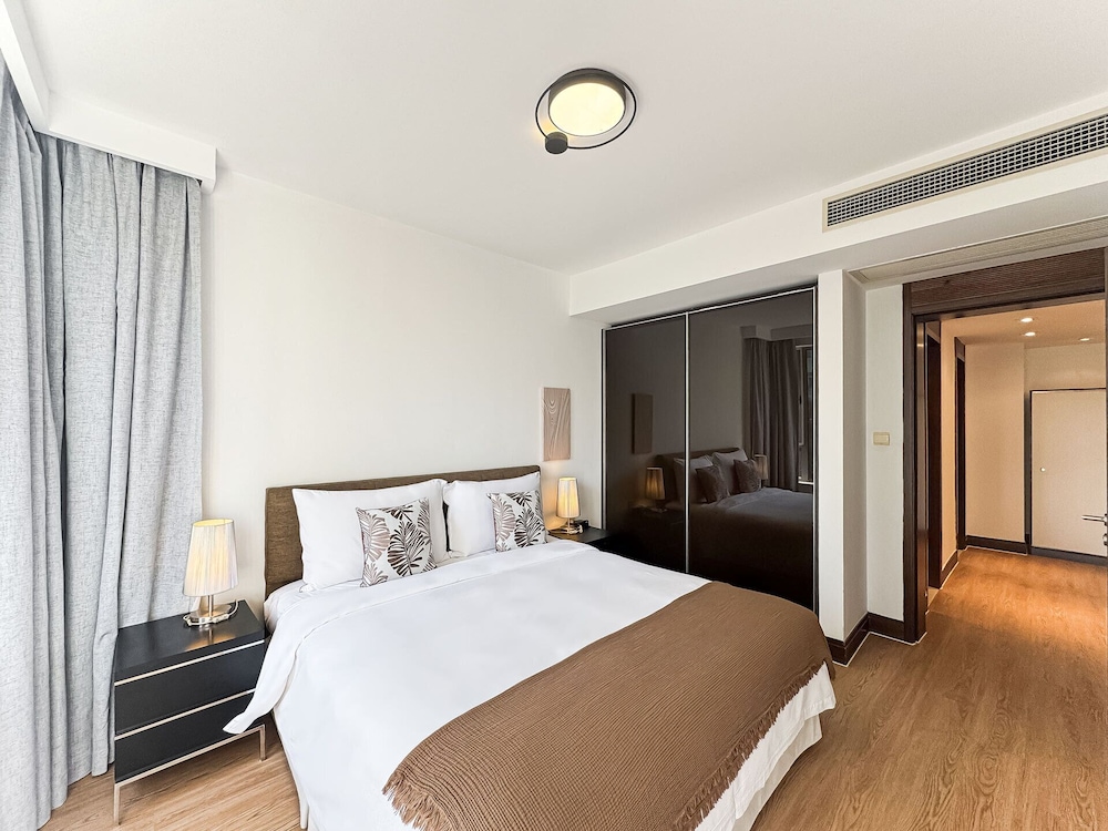 1 Bedroom, Preferred, Family Suite, Queen Bed, City View