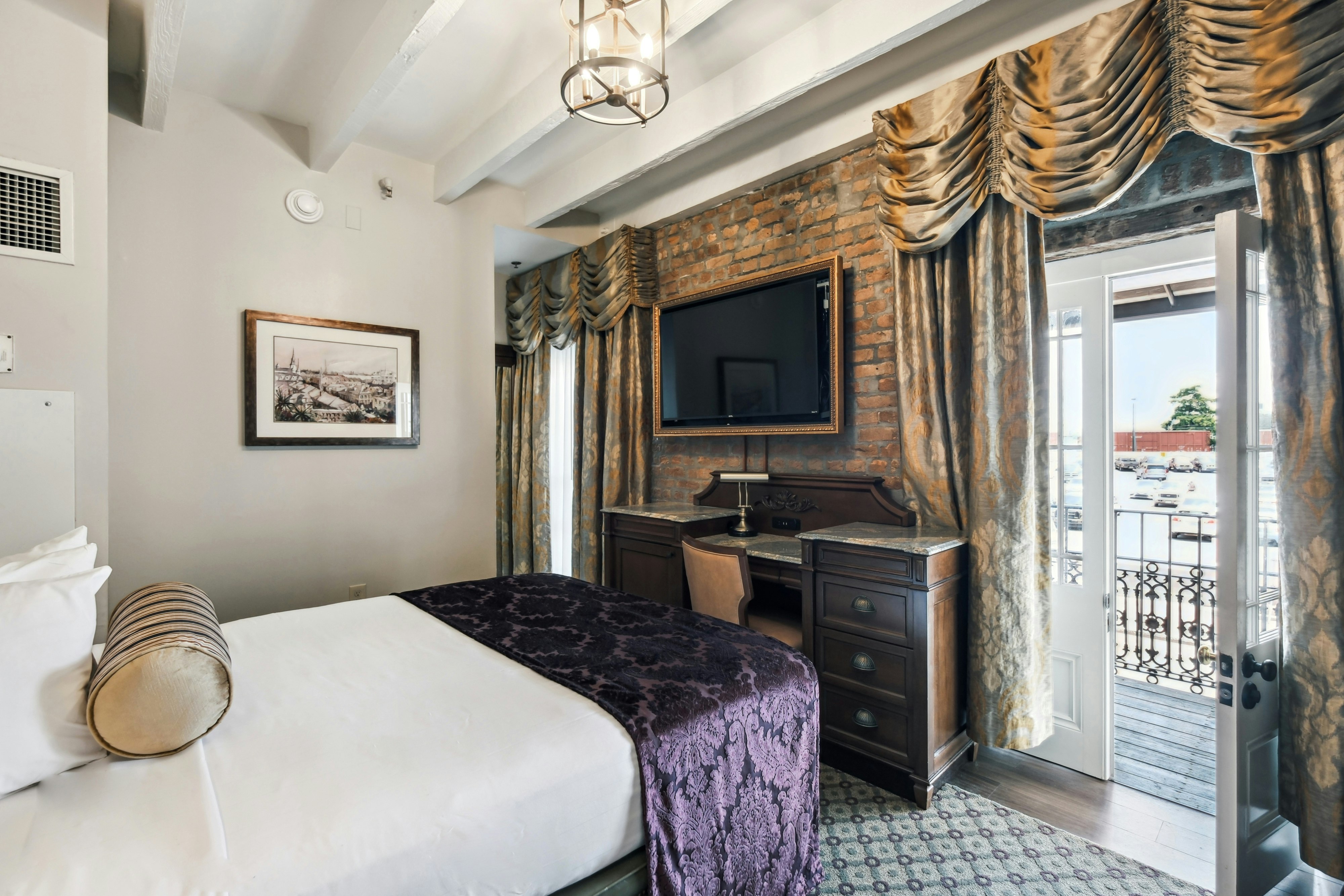 Historic French Market Inn 7/24