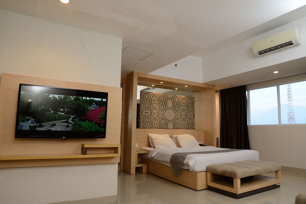 Metland Cirebon by Horison 13/68