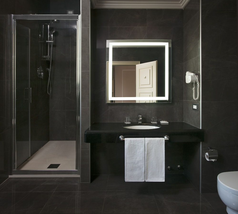 جناح بسرير كينج بشرفة، Radisson Blu Ghr Hotel Rome 7/8