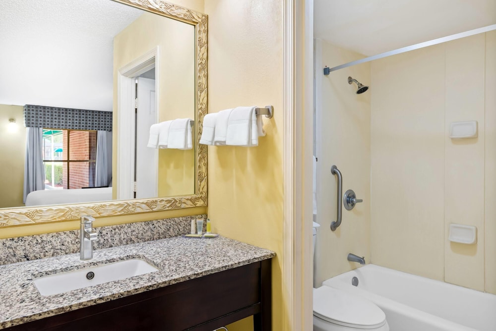 غرفة قياسية بسريرين مزدوجين للمدخنين، Days Inn by Wyndham Petersburg/South Fort Lee 6/8