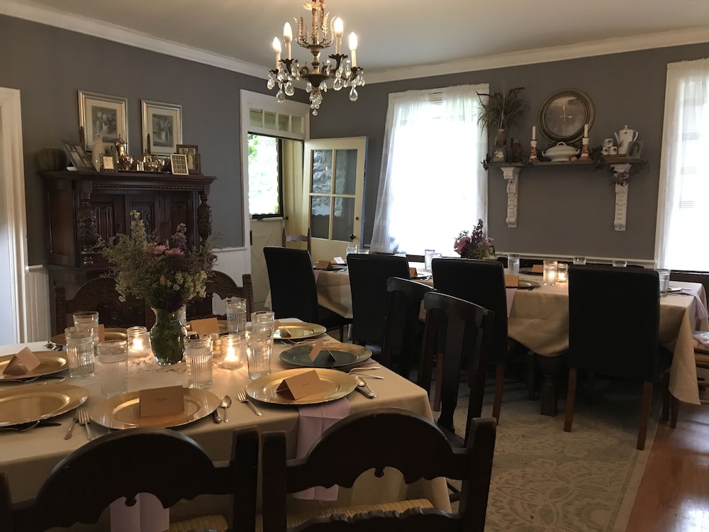 Fallen Tree Farm Bed & Breakfast 31/50