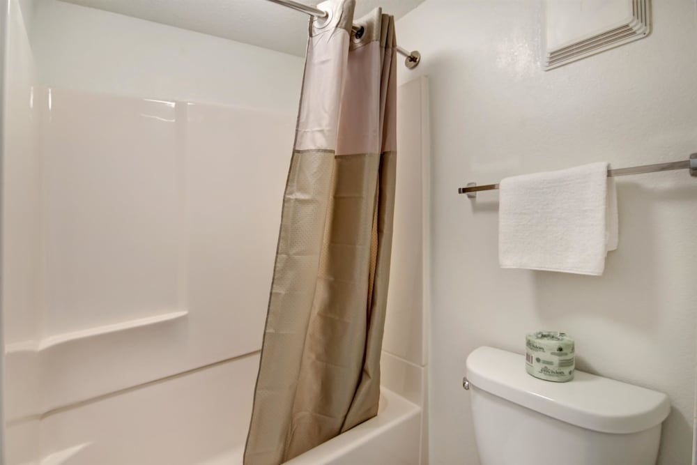 Motel6 Dallas, TX - Forest Lane 25/41
