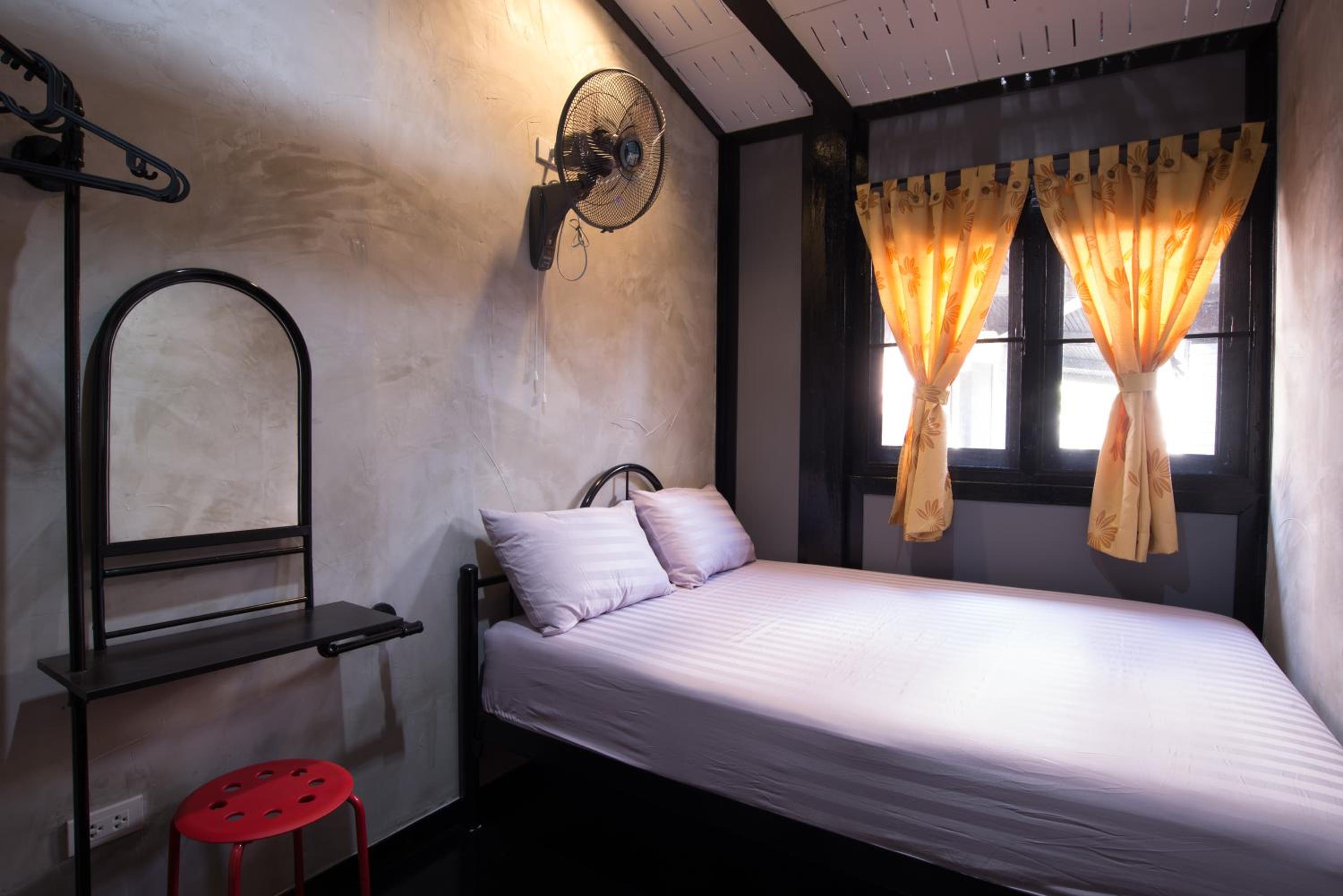 Room, Double Bed, Shared Bathroom, with Fan
