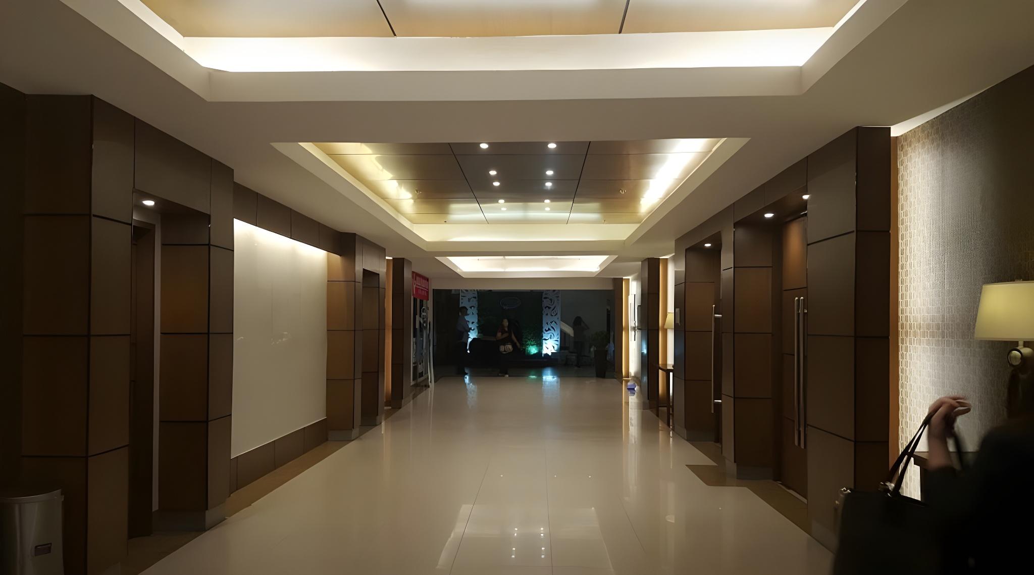 Grand Astoria Hotel 25/35