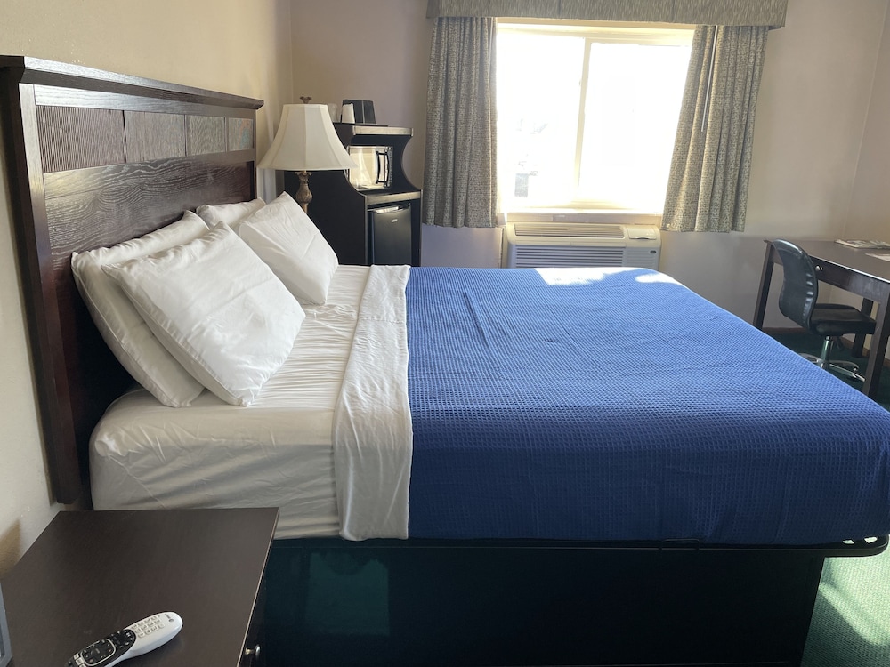 Deluxe, King Bed