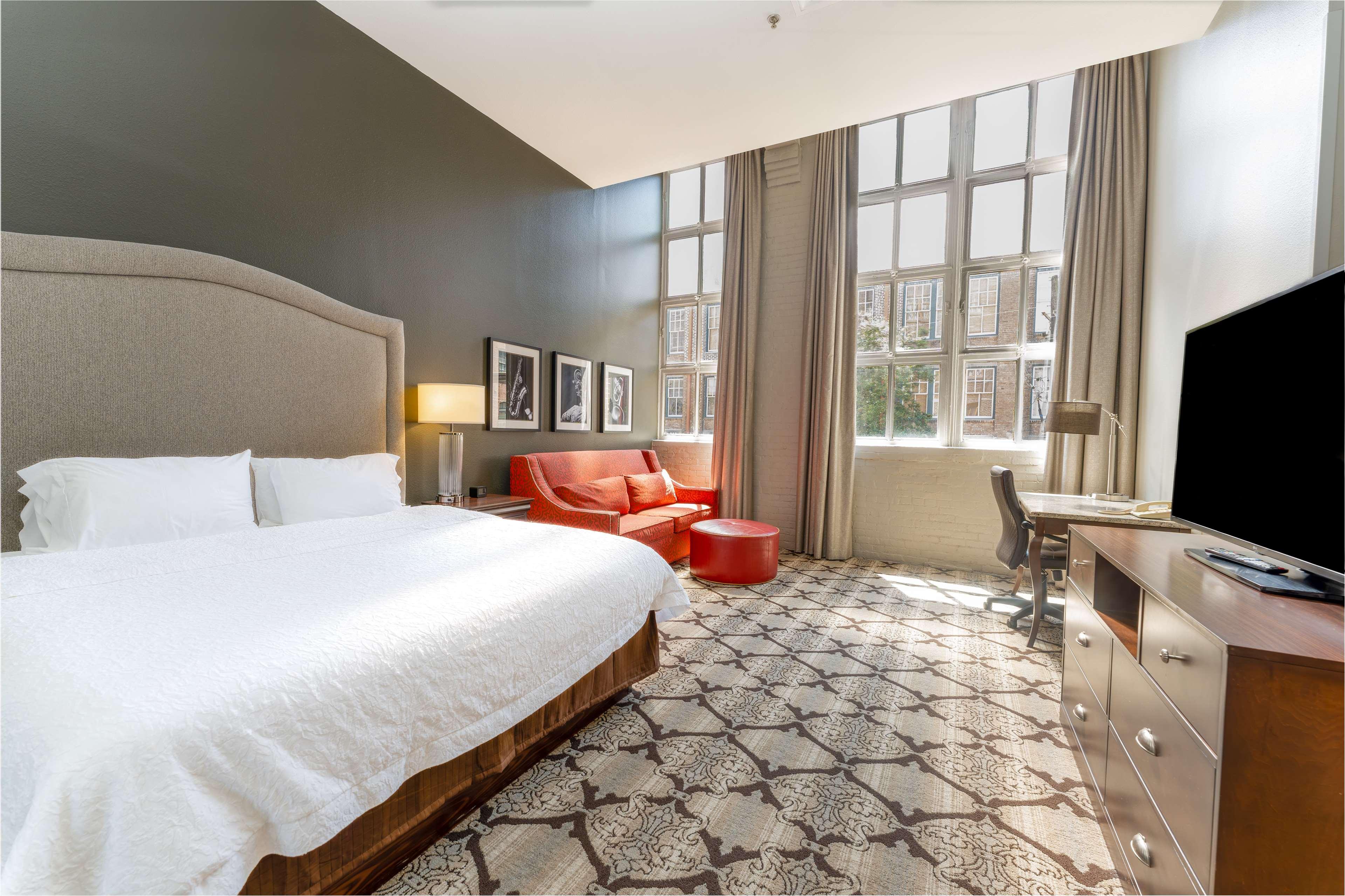 DELUXE, STUDIO, SUITE, KING BED, KITCHENETTE