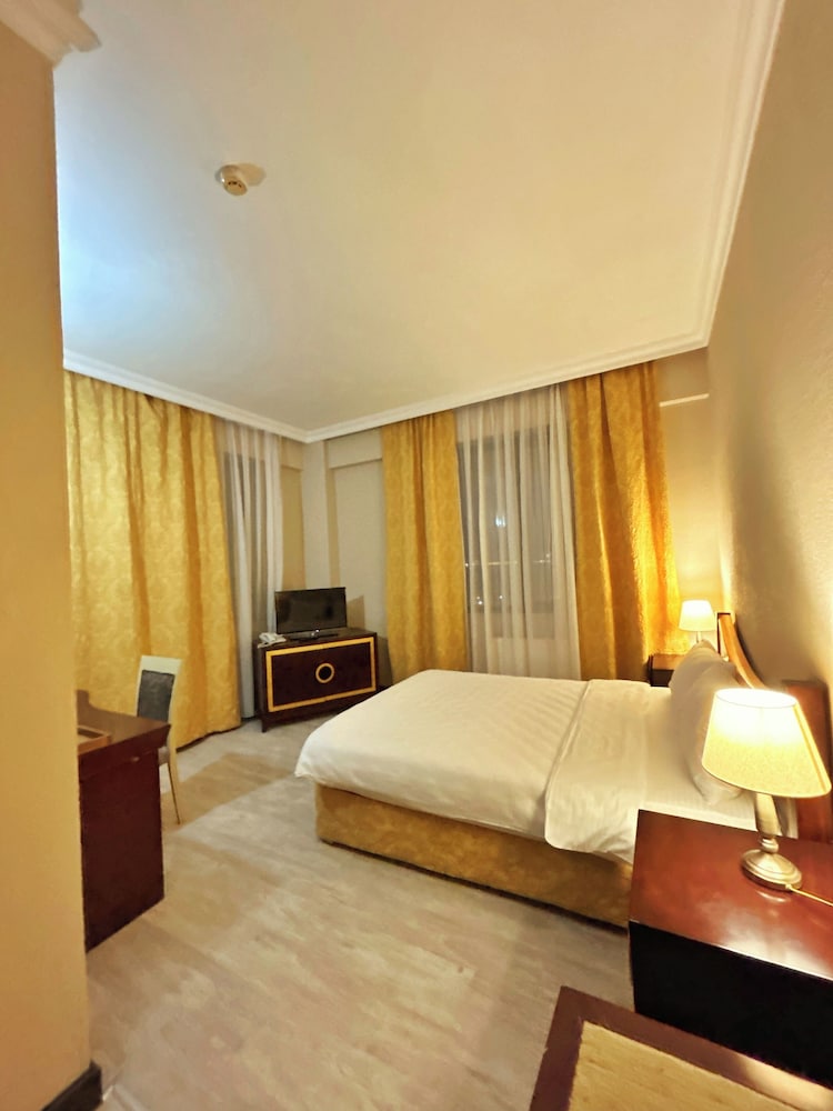 The Crown Hotel 14/50