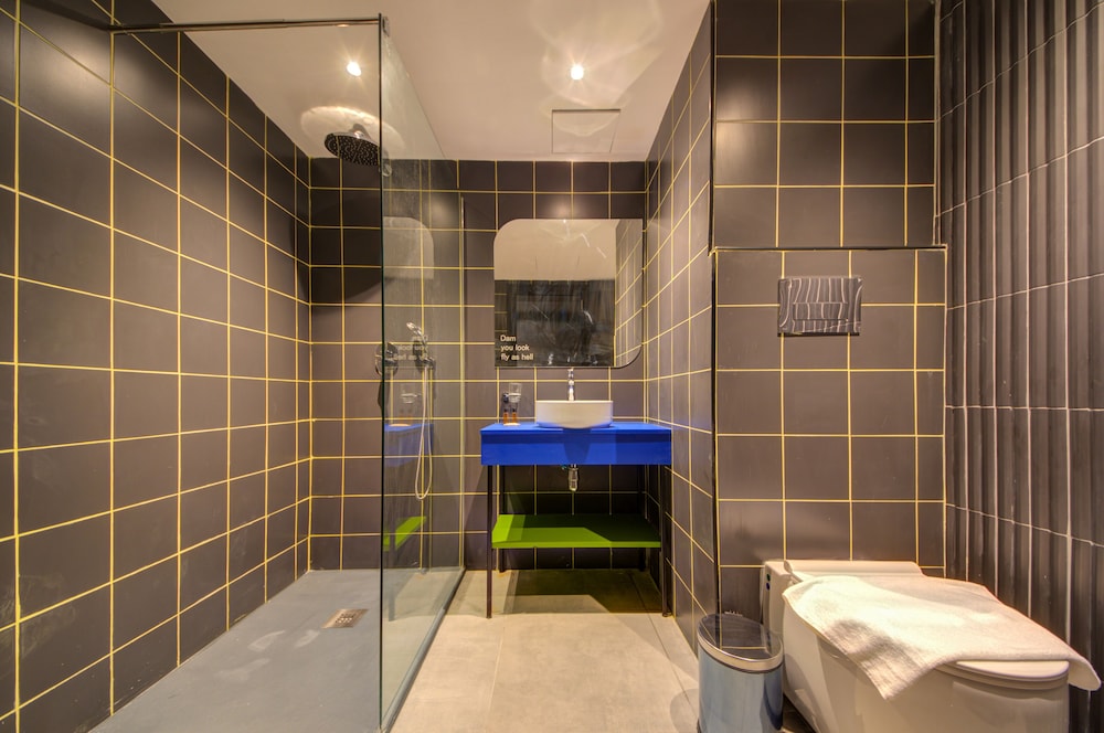 IKYK HOTEL 49/49