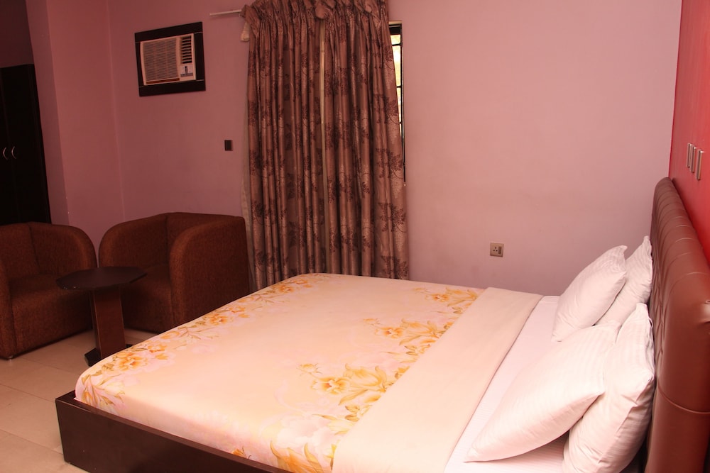 Kriscane Suites 6/9