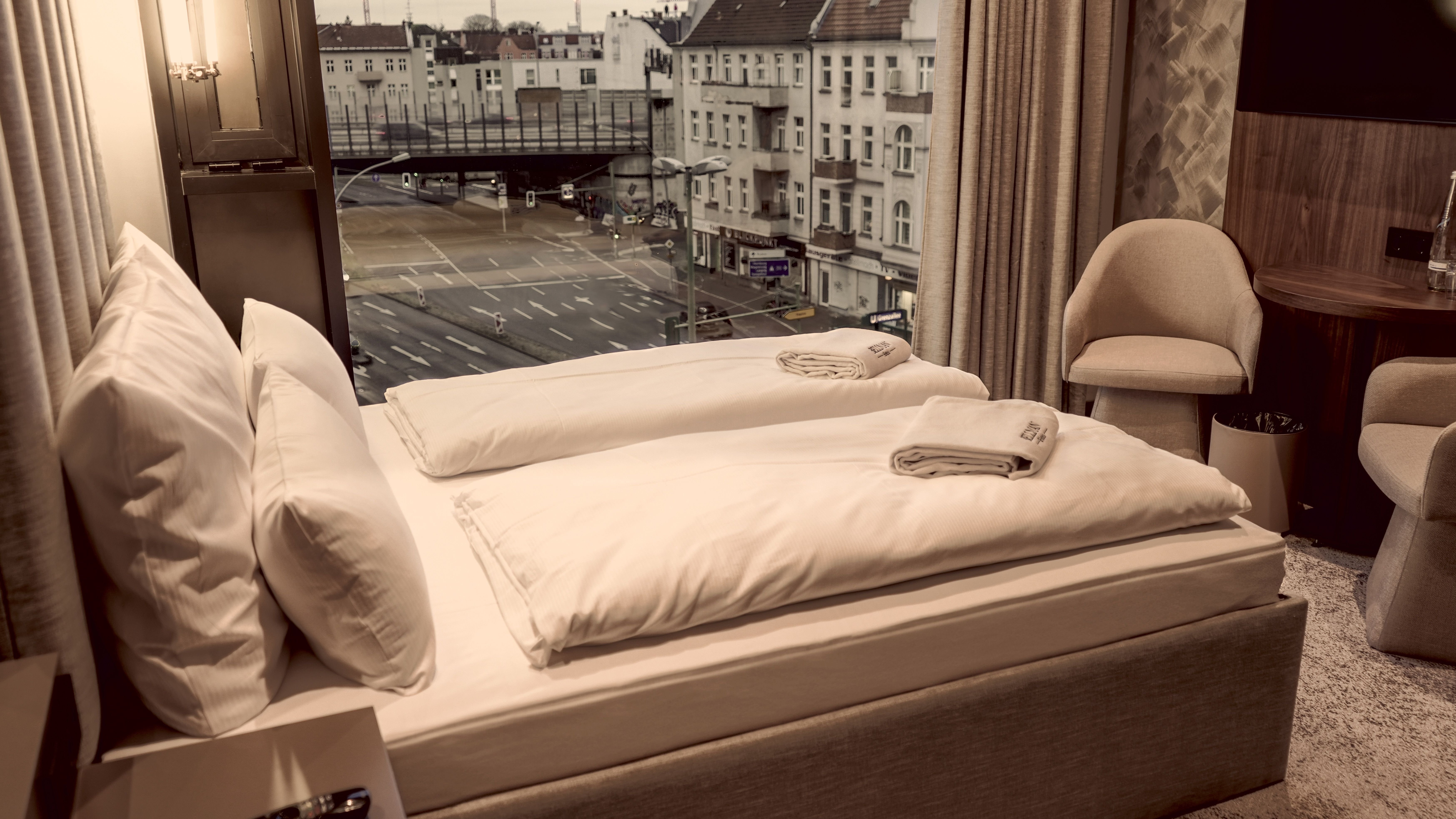Bellman Hotel 11/38