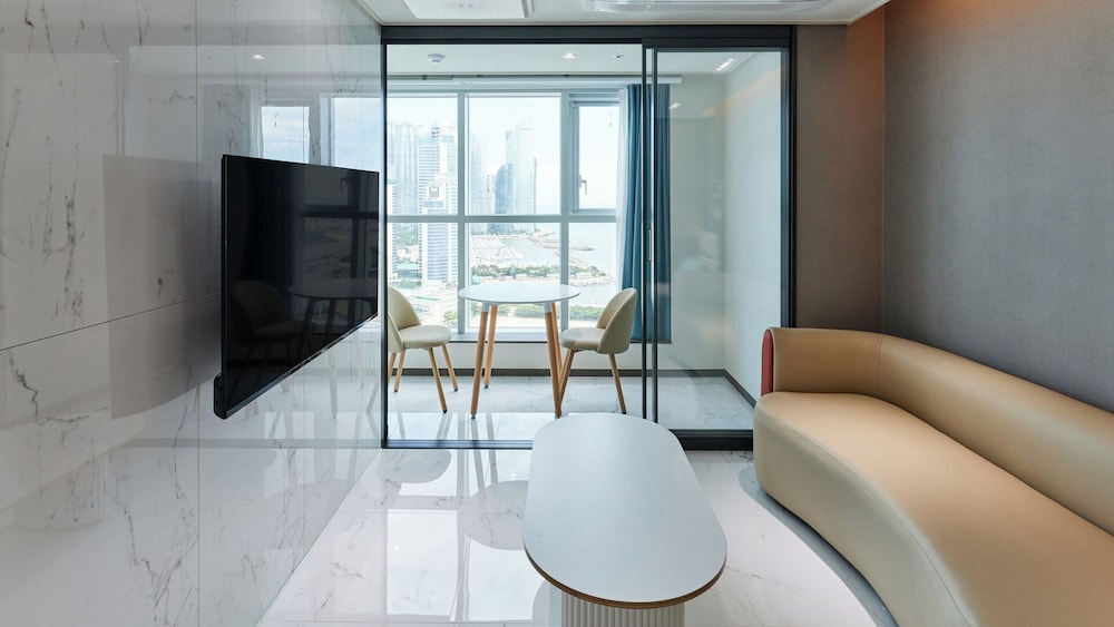 Travelodge Suites Busan Centum 52/68