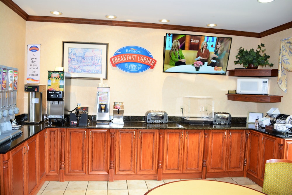 Baymont by Wyndham Waterford/Burlington WI 35/43