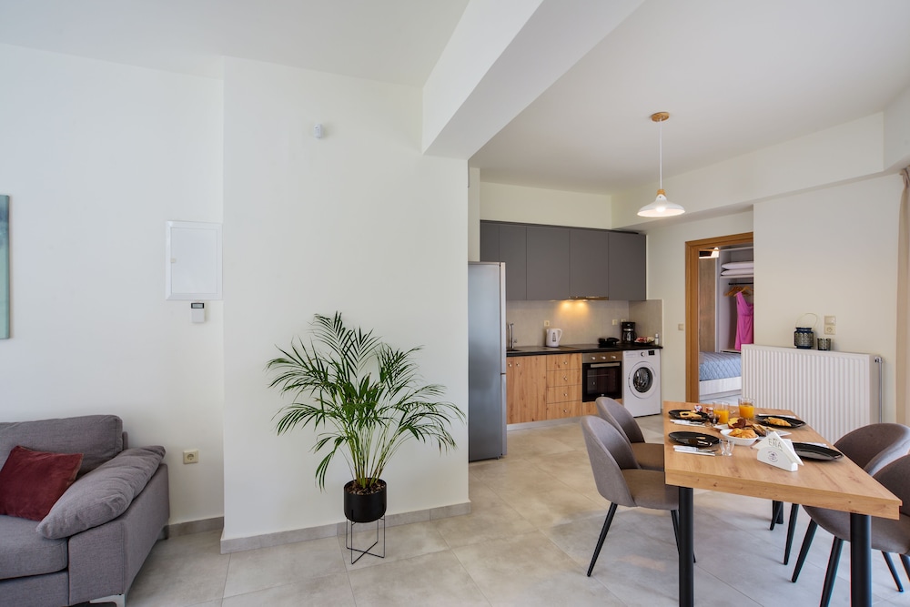 Elia Residences 32/59