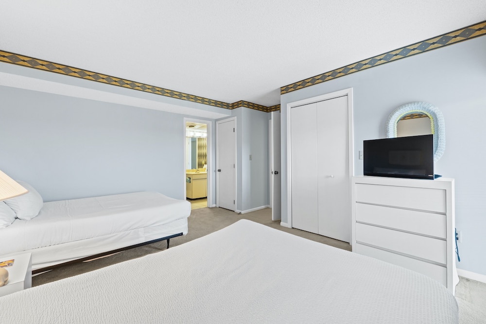 3 BEDROOMS, CONDO, OCEAN VIEW