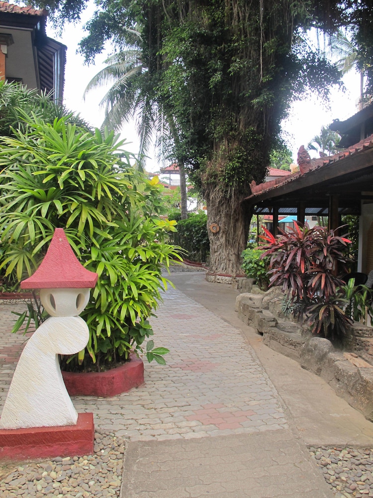 Puri Naga Beachfront Cottages 57/65