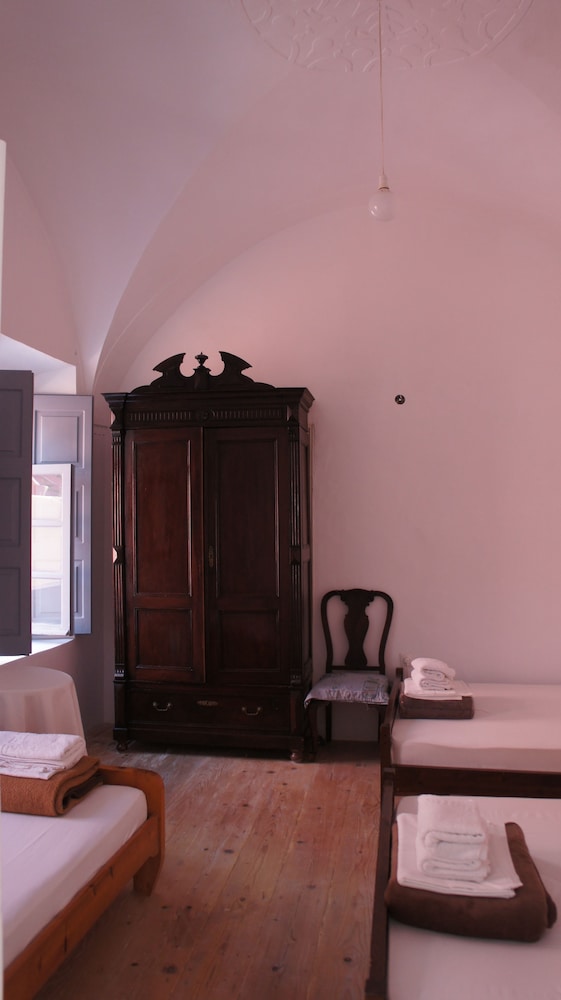 Marcos Rooms 14/44