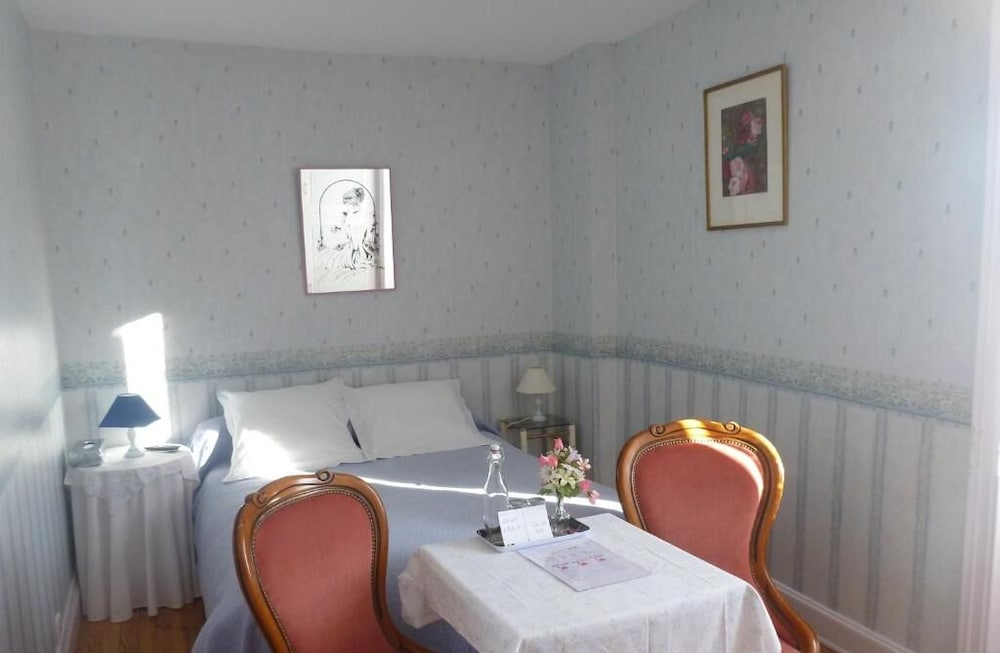 HOTEL LES TILLEULS 26/28