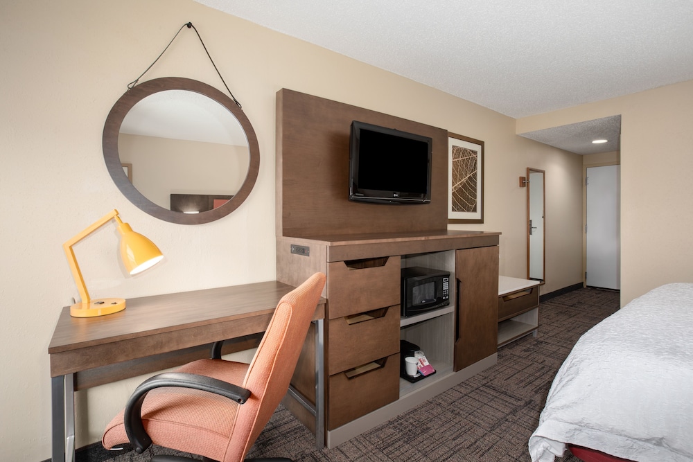 HAMPTON INN JONESBORO 18/39
