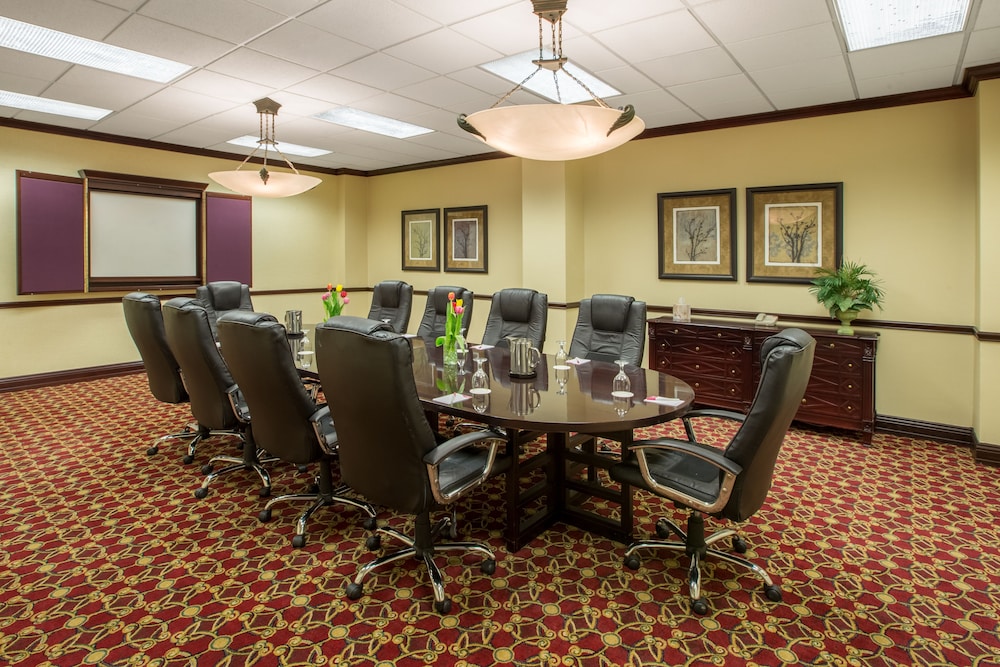 Crowne Plaza Cleveland Airport 55/60