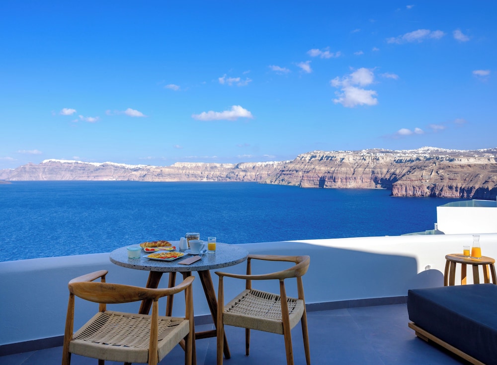 Neptune Luxury Spa Suites 59/72